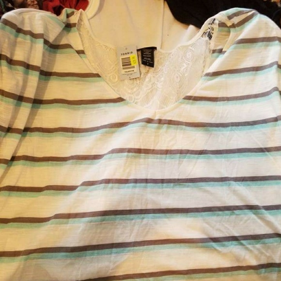Torrid top size 3 - Picture 2 of 2